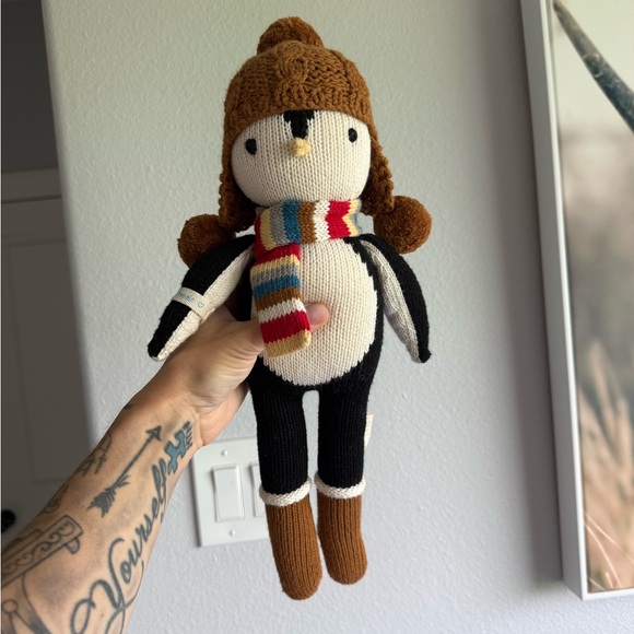 CUDDLE + KIND EVEREST THE PENGUIN - Picture 2 of 3